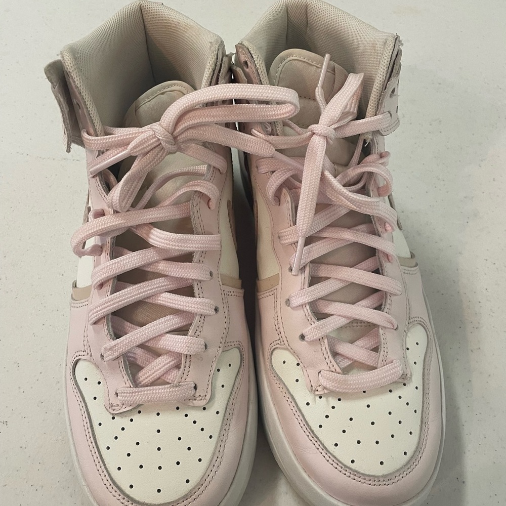 Nike Pink and White Sneakers Low-Top Casual